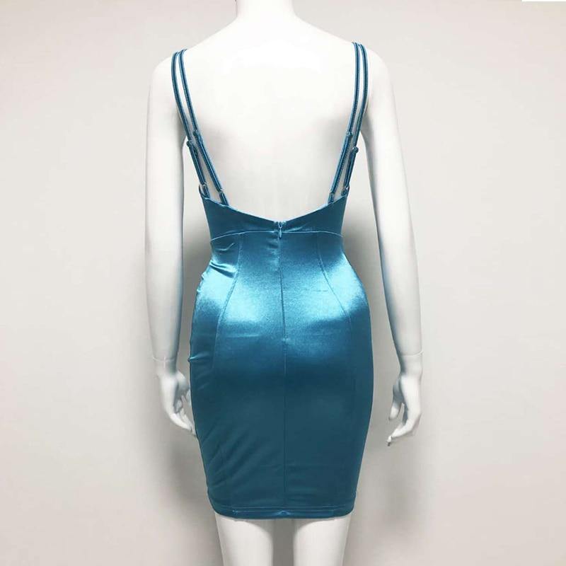 Satin-gepolstertes Kleid mit doppelten Trägern - Für dich und alle